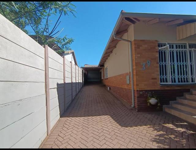 4 BEDROOM HOUSE FOR SALE IN WANNENBURGHOOGTE